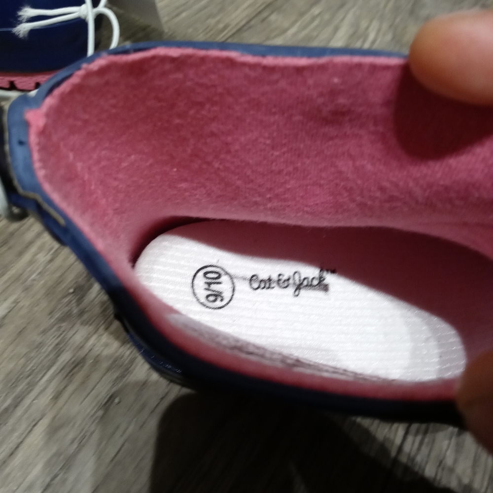 Waterproof Boots (Size toddler 9/10) - Picture 3 of 4